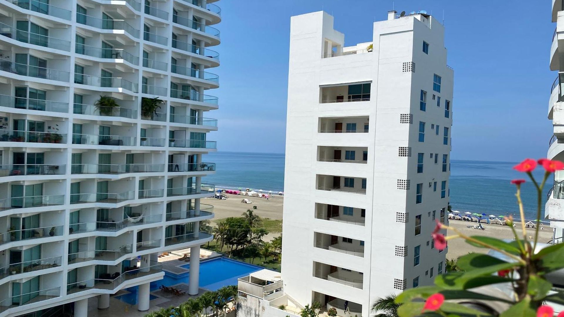 With Direct Access To The Sea In Ctg Apartamento