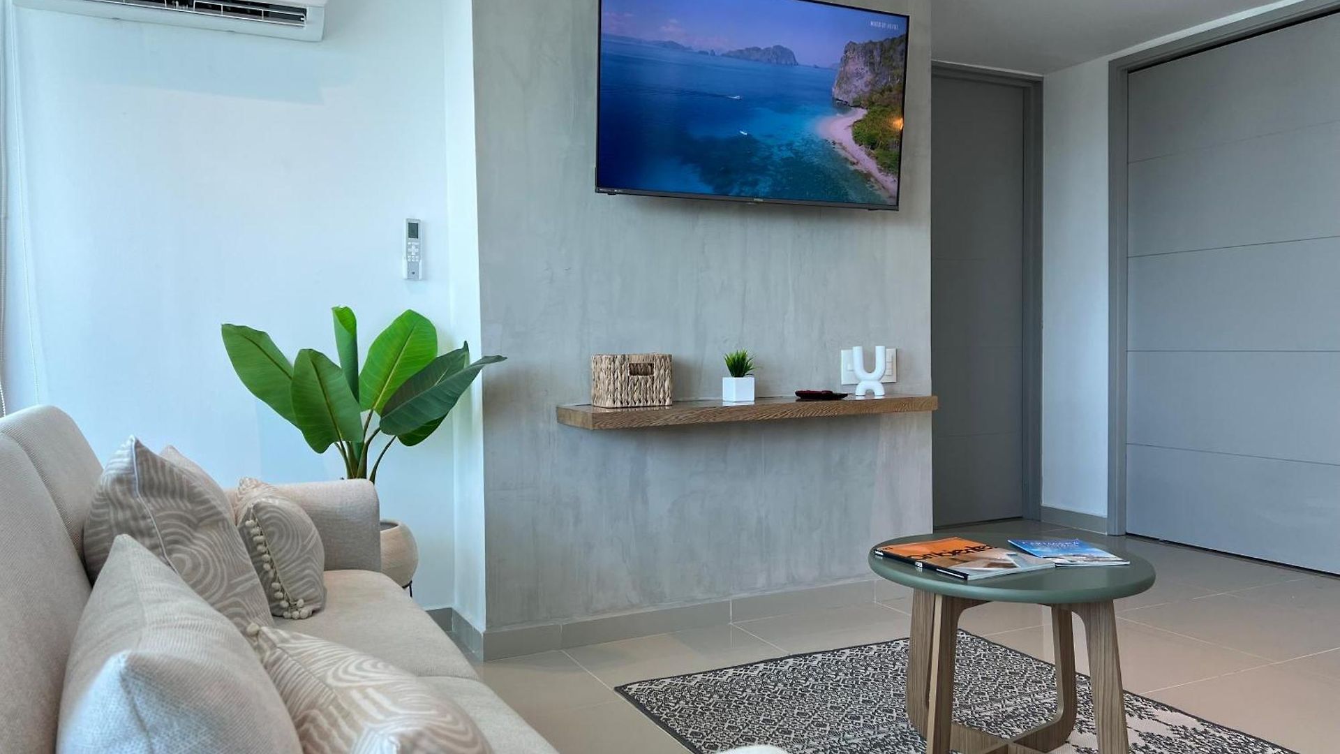 With Direct Access To The Sea In Ctg