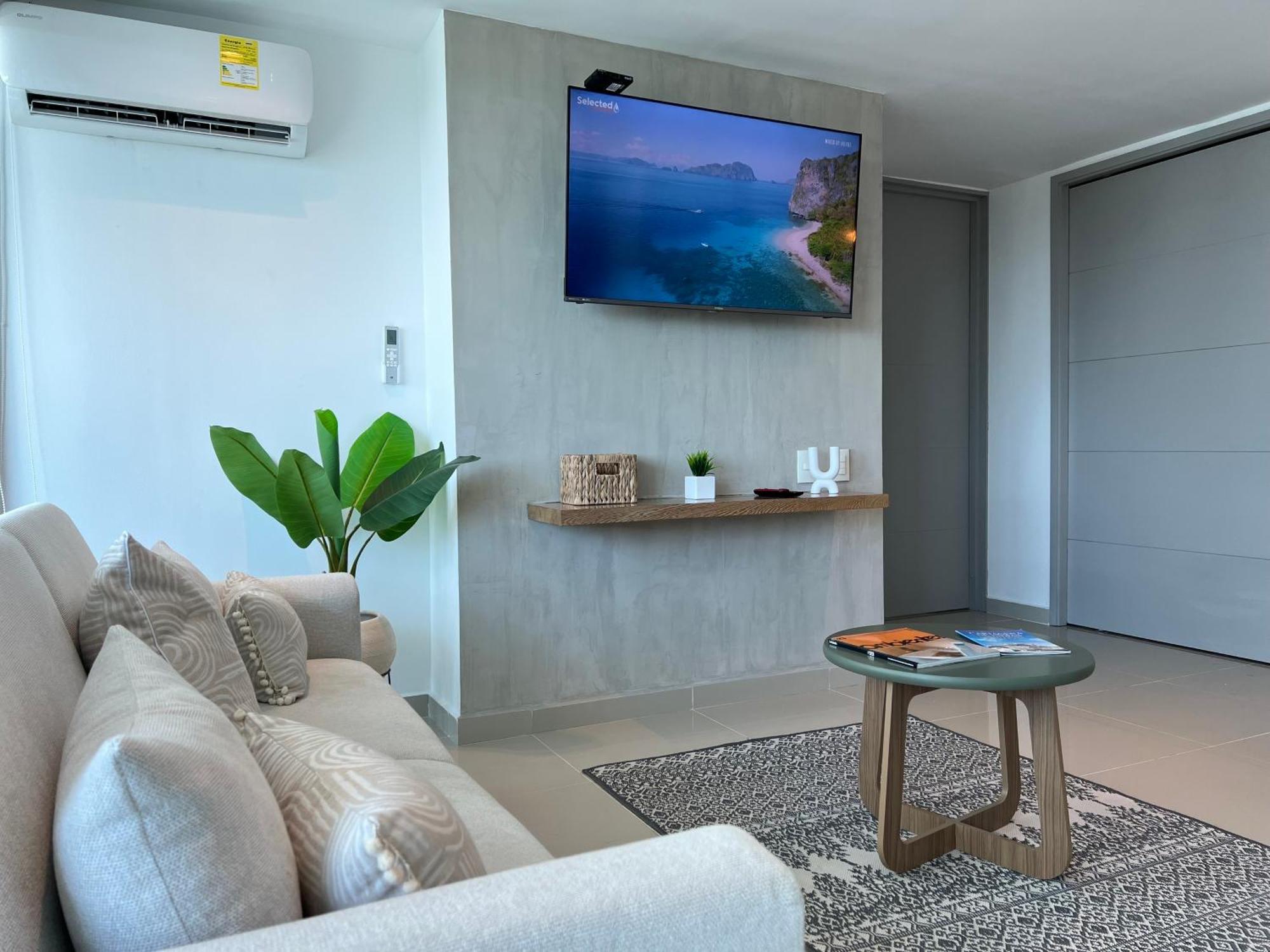 With Direct Access To The Sea In Ctg